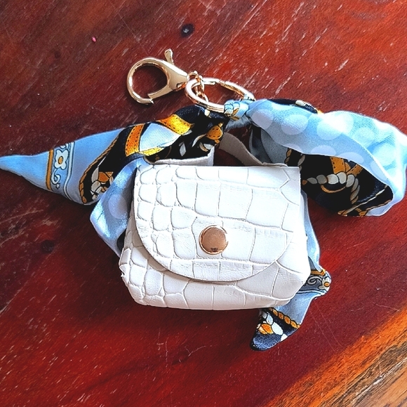 Elegant Cream Vegan Leather Mini Bag Keys Holder with Scarf Accent. New - Picture 1 of 6